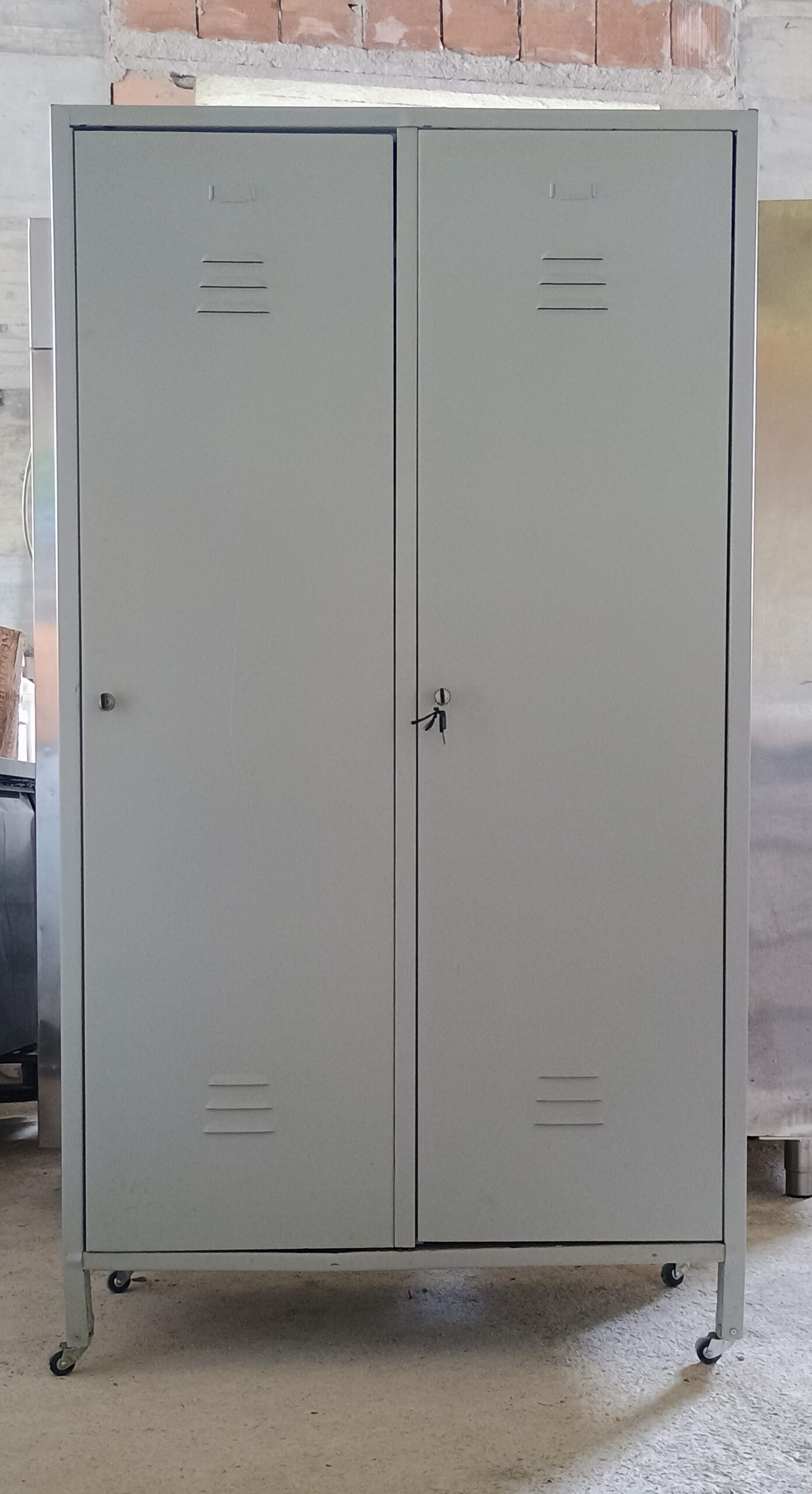 Armadietto spogliatoio due ante