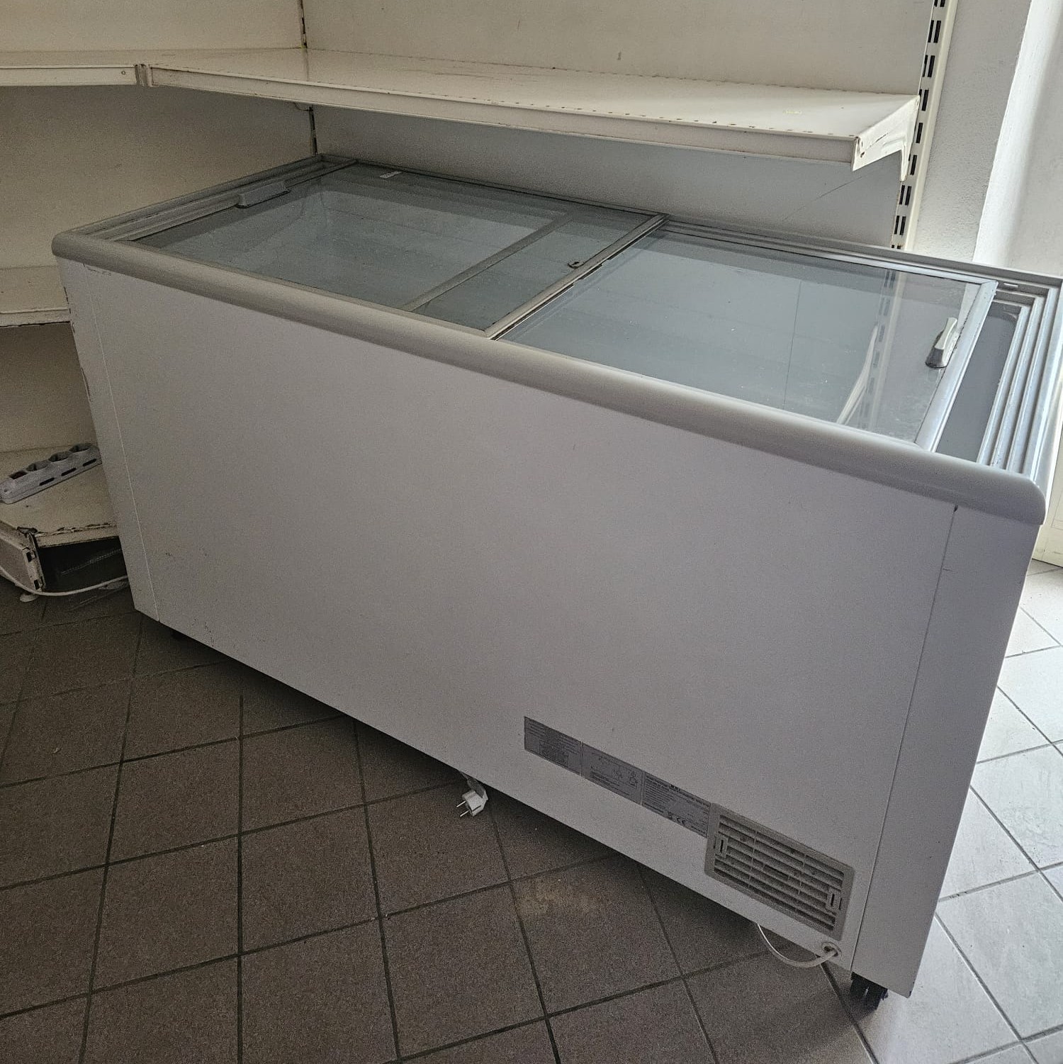 Conservatore con vetri scorrevoli